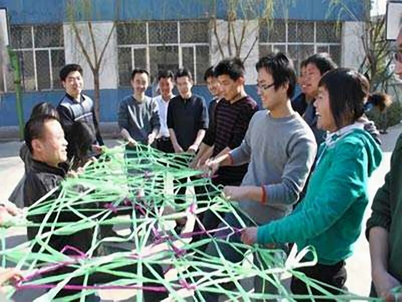 騰沖拓展培訓(xùn)公司戶外拓展活動趣味拓展項目《快樂繩床》