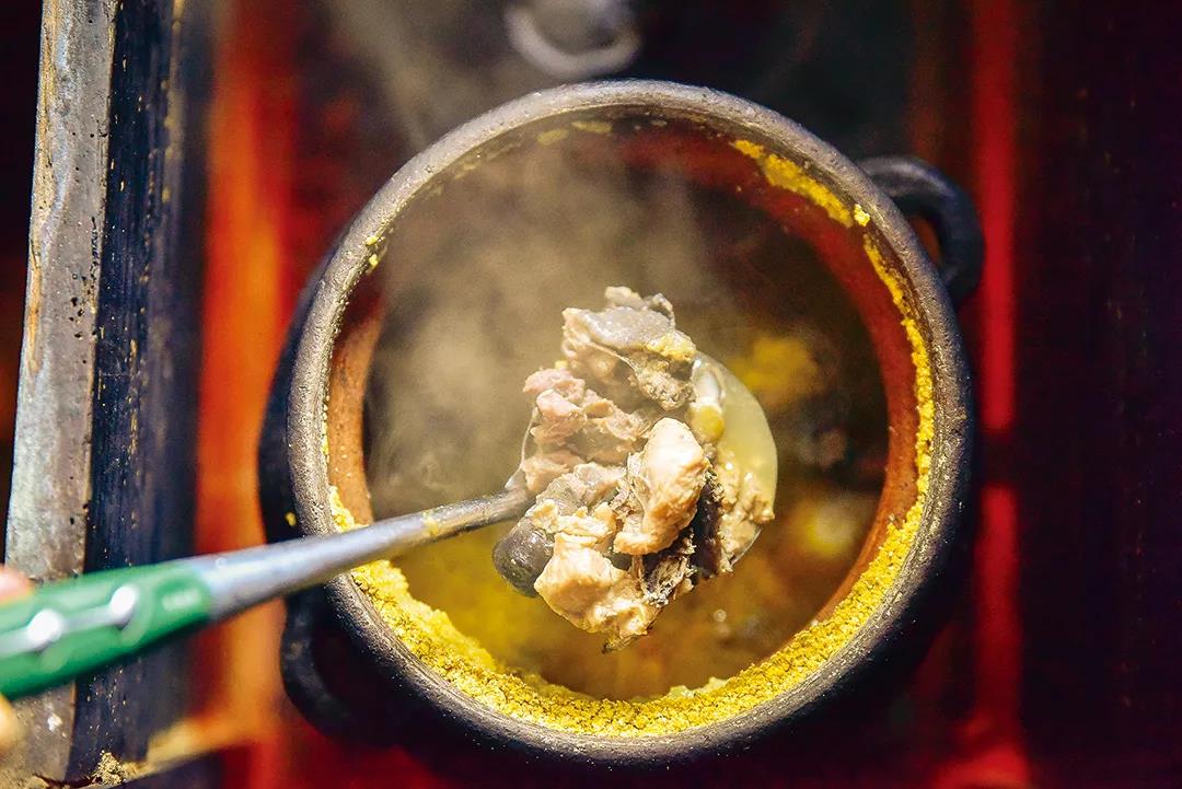 騰沖臭油燈燉雞     騰沖和順古鎮(zhèn)