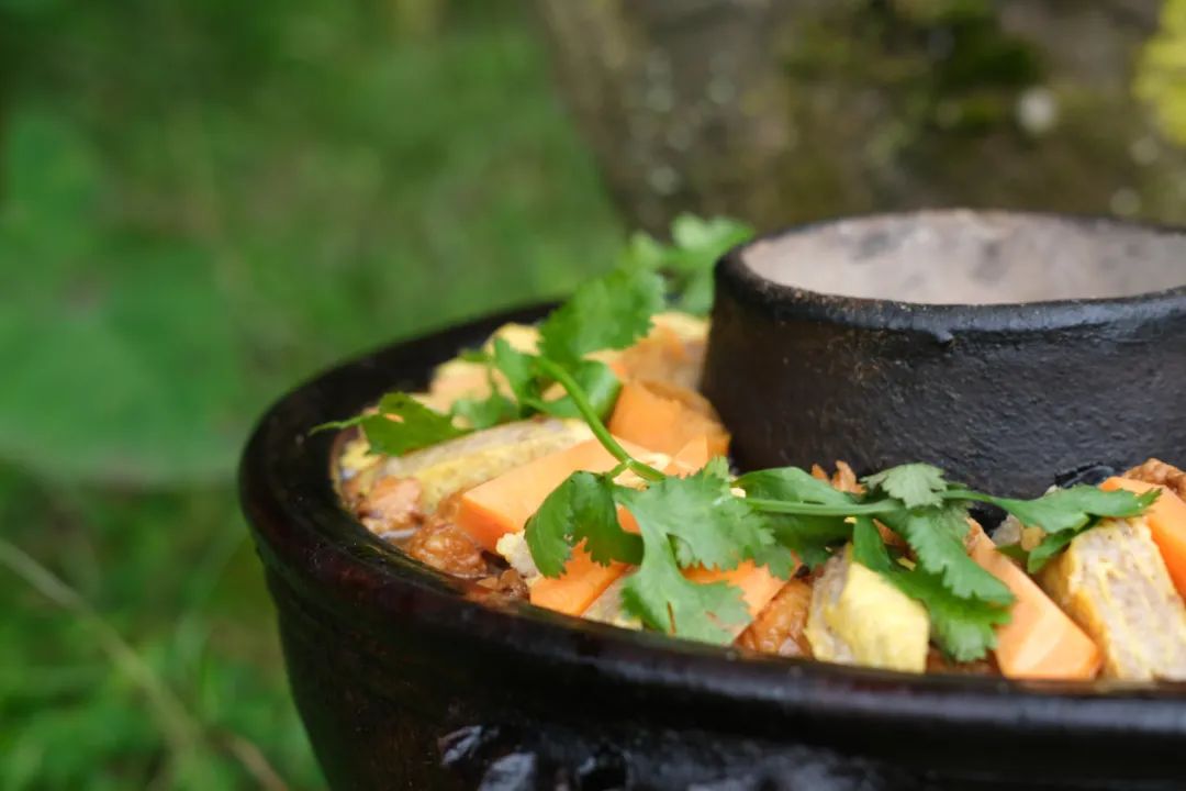 騰沖旅行社：騰沖旅游美食推薦-騰沖土鍋?zhàn)樱绽锏摹盎鹕綗岷！?></a>
                </div>
                <div   id=
