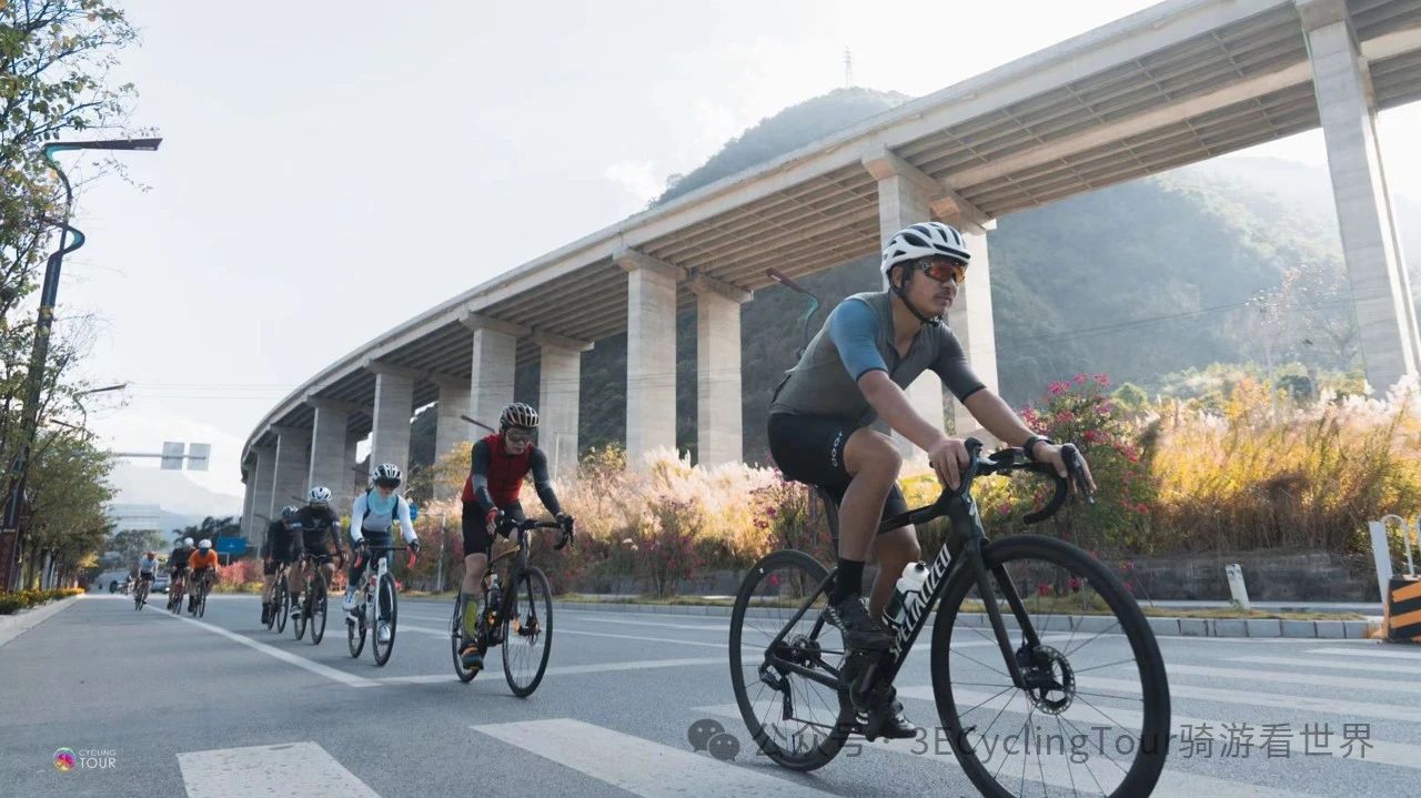 騰沖旅游路線：在騰沖最美季節(jié)，赴一場騎行之約！賞銀杏、泡溫泉、享美食