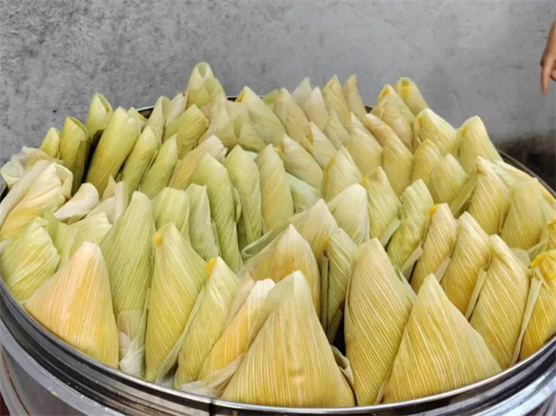 云南旅游,云南旅行社,云南團(tuán)建公司,云南策劃公司,云南會(huì)議會(huì)展,云南策劃執(zhí)行,騰沖旅游,騰沖旅行社,騰沖團(tuán)建公司,騰沖策劃公司,騰沖會(huì)議會(huì)展：舌尖上的騰沖丨荷花玉米粑粑，一個(gè)字“鮮”！